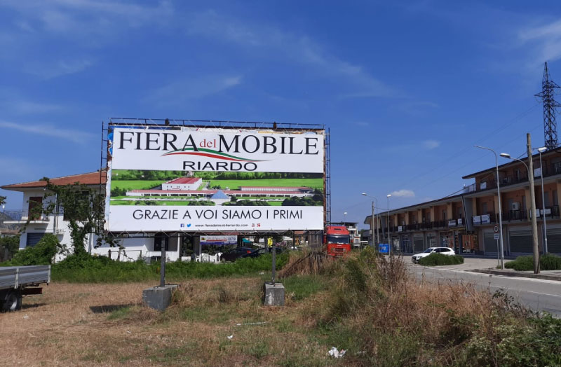 cartellonistica pubblicitaria da esterno