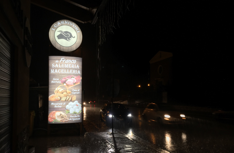 insegne totem pubblicitari
